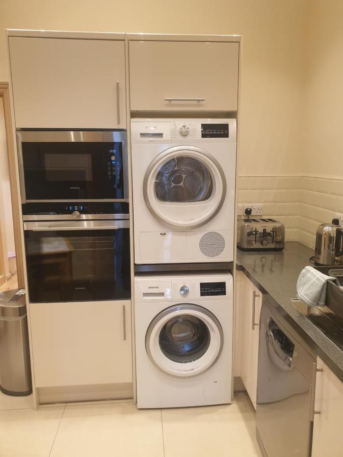 London Luxury Apartments 3 Bedroom Sleeps 8 With 3 Bathrooms 4 Mins Walk To Tube Free Parking Ίλφορντ Εξωτερικό φωτογραφία