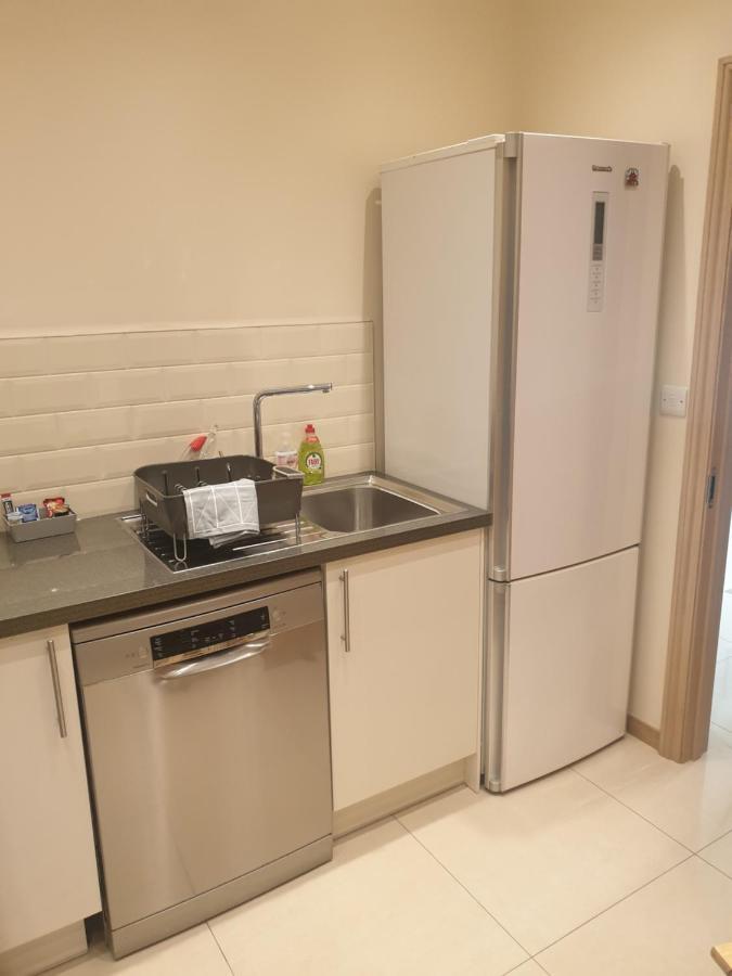 London Luxury Apartments 3 Bedroom Sleeps 8 With 3 Bathrooms 4 Mins Walk To Tube Free Parking Ίλφορντ Εξωτερικό φωτογραφία